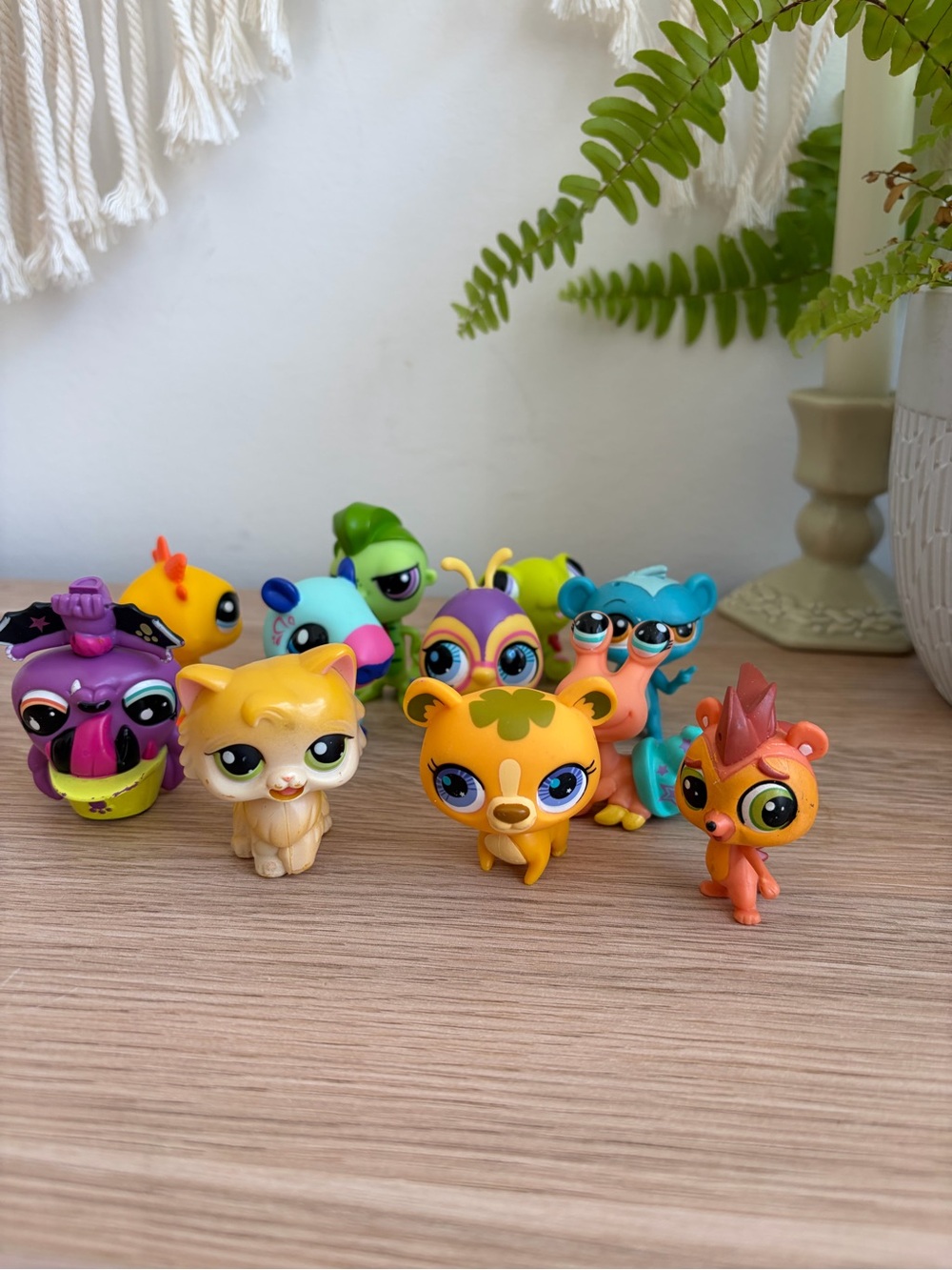 Lot of 11 Littlest Pet Shop figures including the orange cat from 2008